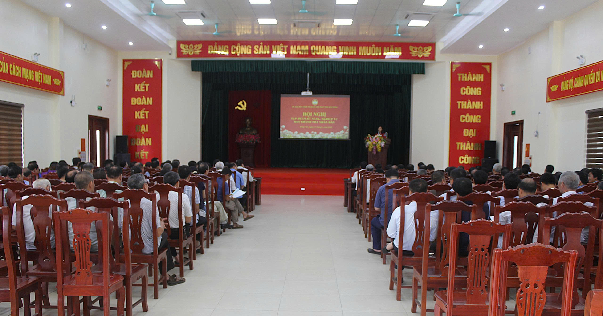 Quang cảnh hội nghị